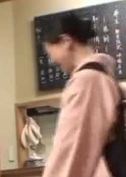 一家小餐馆的美丽女主人